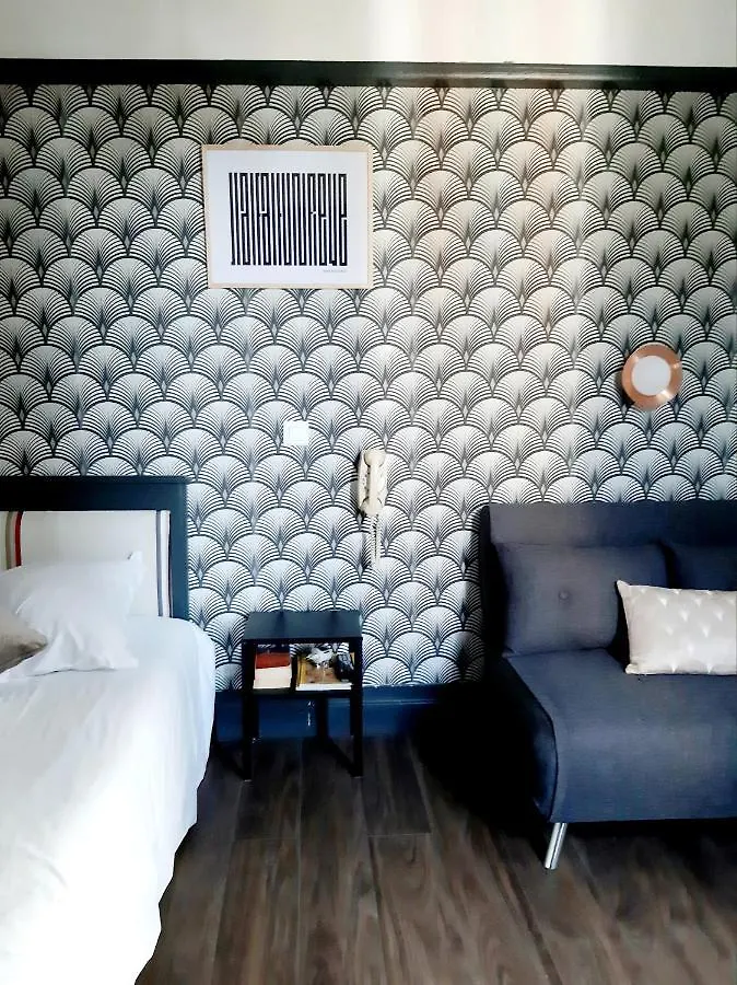 Saint Charles Hotel & Coliving Биарриц