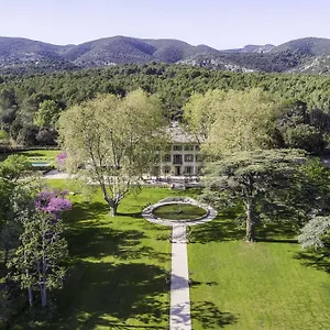 https://domaine-de-fontenille-lauris.fr-provencehotel.com